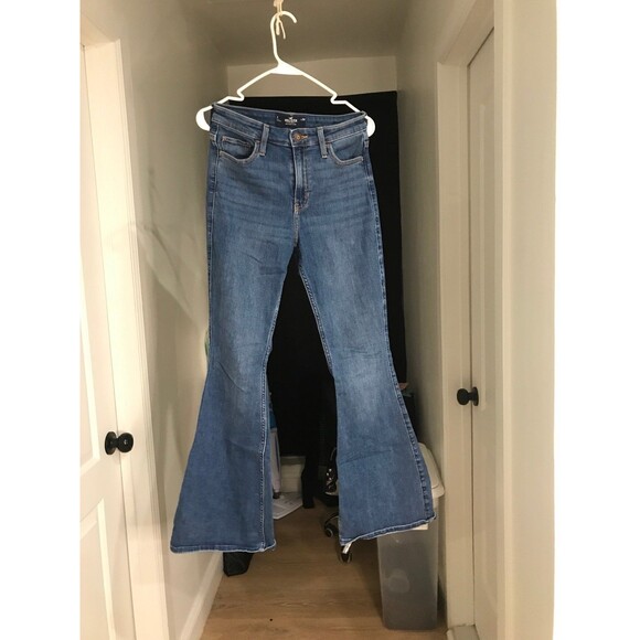 Hollister high rise flare jeans - Picture 1 of 3